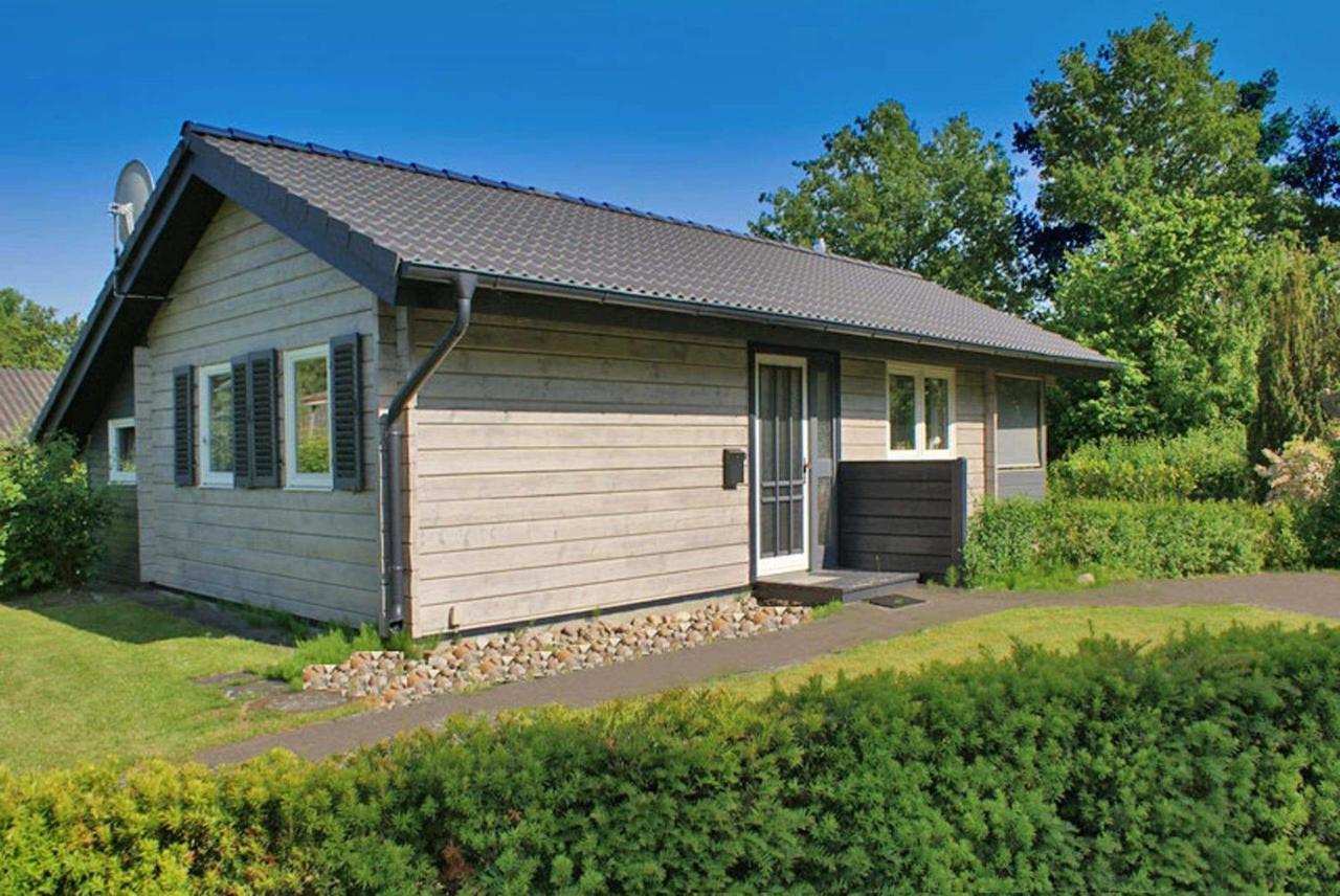 Villa Blockhaus mit Parkplatz vor der Haustür Damp Exterior foto